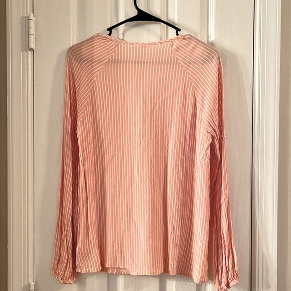 Gap Women’s Blouse - Picture 3 of 3